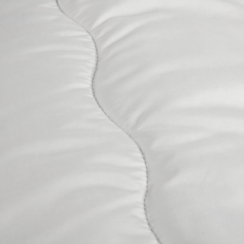 Couette confort chaude blanche, détail zoom surpiqûre